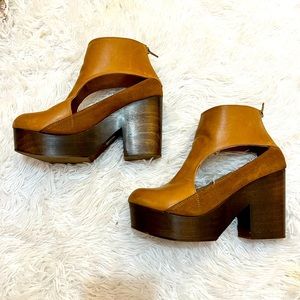 Antelope wooden Heels